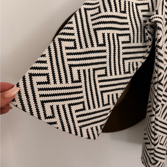 W5 Black and White Geometric Blouse Bell Sleeves - Picture 3 of 5